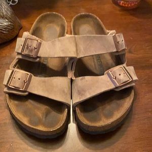 Tabacco color Birkenstock’s!